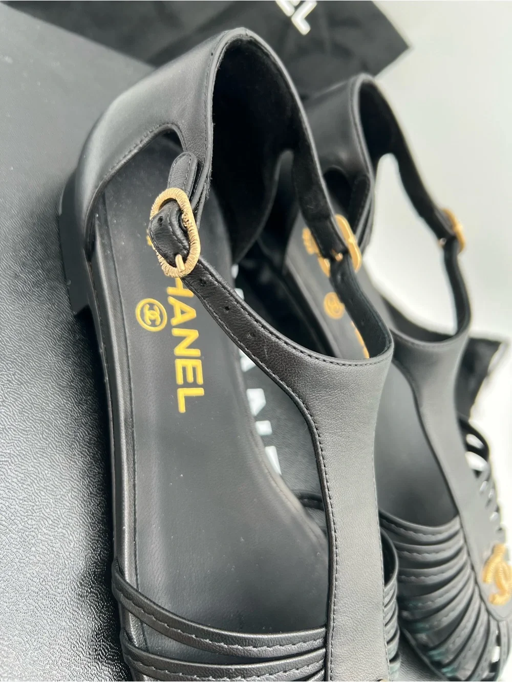 🔴NEW🔴Authentic CHANEL Black Leather T-Strap Sandals with Gold CC Logo🔴